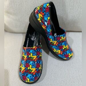 Easy Street Women's Laurie Slip Resistant Clogs Slip On Colorful Size 10 NWOT